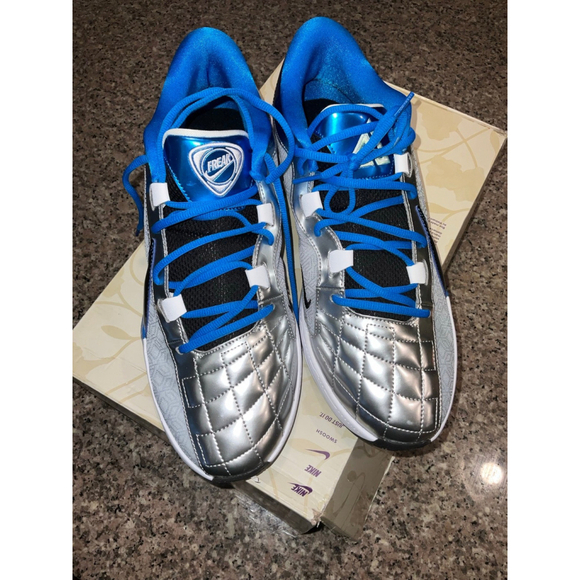 Athletic_Shoes